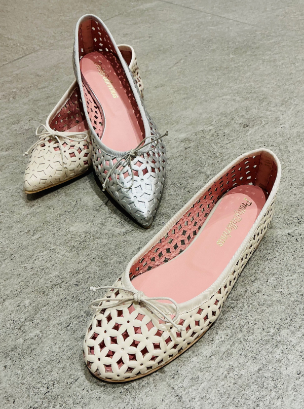 ✴︎涼しげなフラワーカットワークバレリーナ✴︎｜ショップブログ